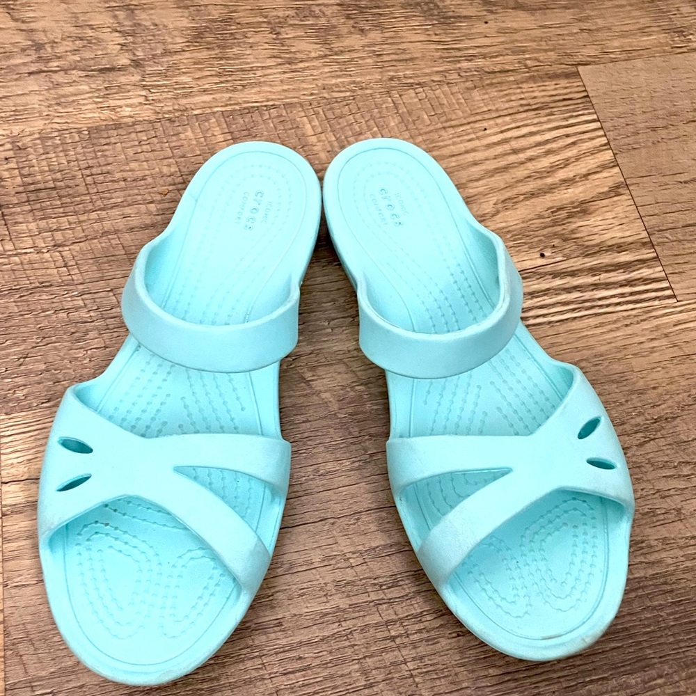 Crocs sandals pool blue size 7